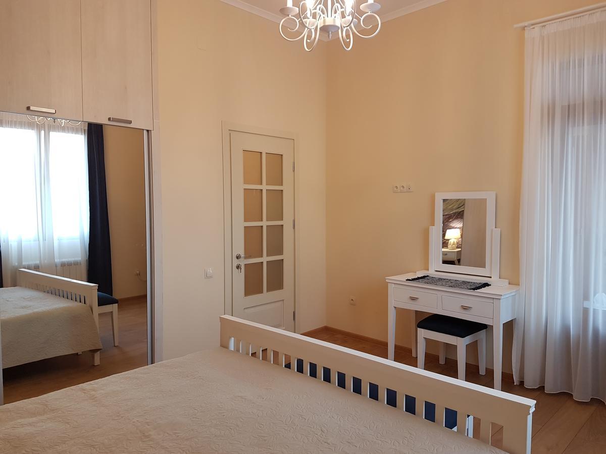 The Starry Night Apartment Батуми Екстериор снимка