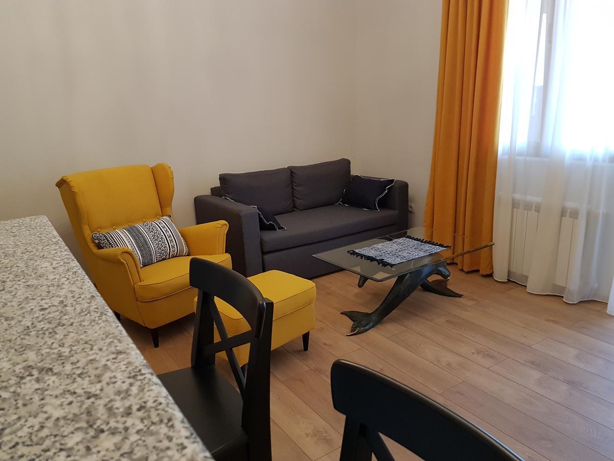 The Starry Night Apartment Батуми Екстериор снимка