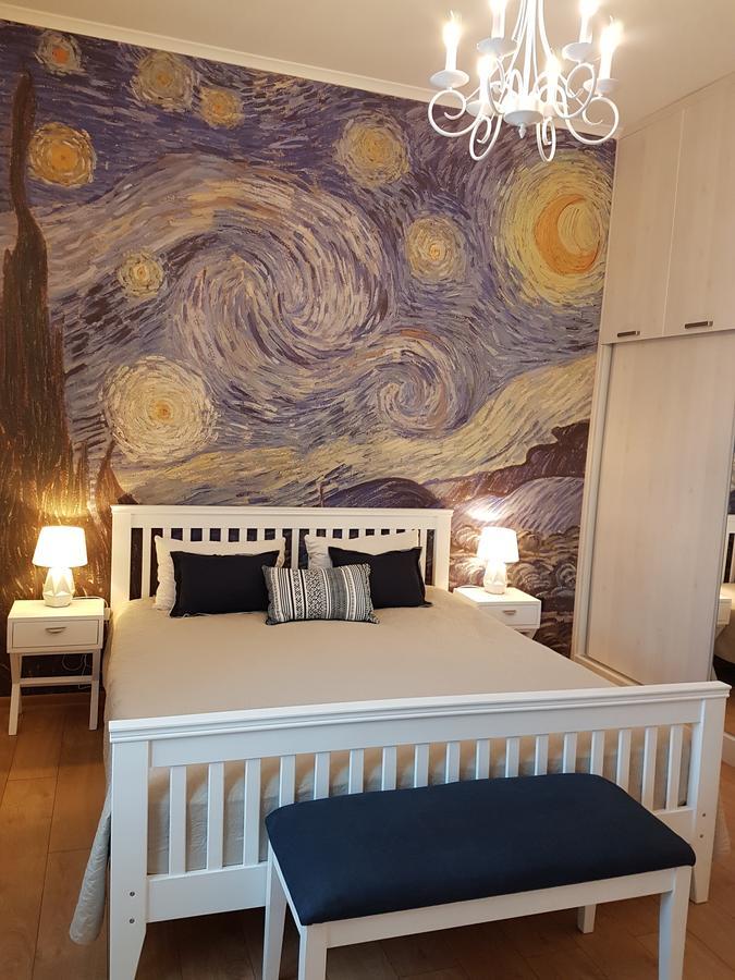 The Starry Night Apartment Батуми Екстериор снимка