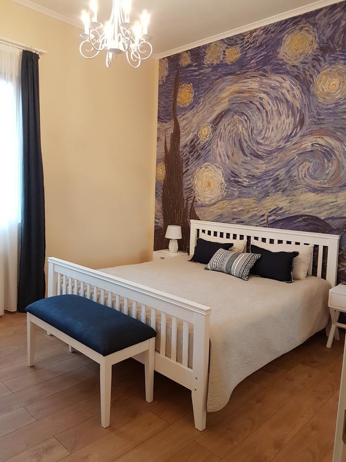 The Starry Night Apartment Батуми Екстериор снимка