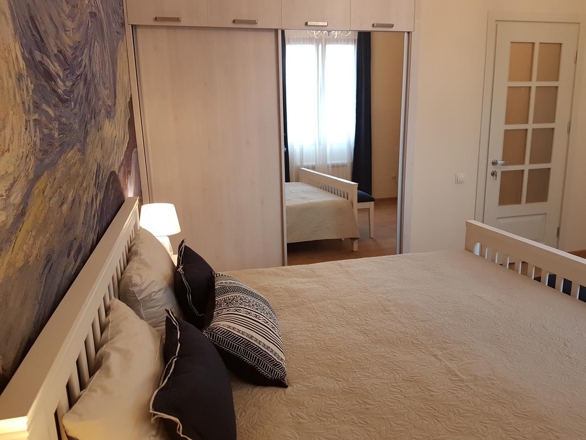 The Starry Night Apartment Батуми Екстериор снимка